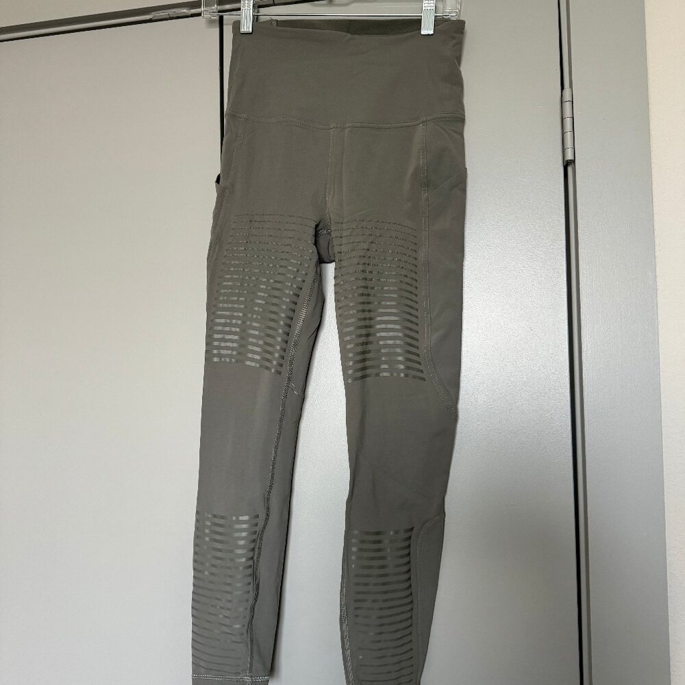 LuluLemon Tech Green Leggings with embossed Moto stripes